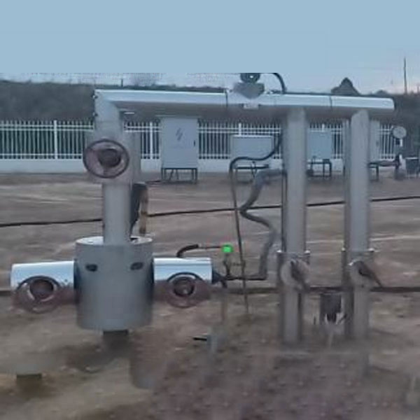 Устройство теплоизоляции устья нефтедобывающей скважины